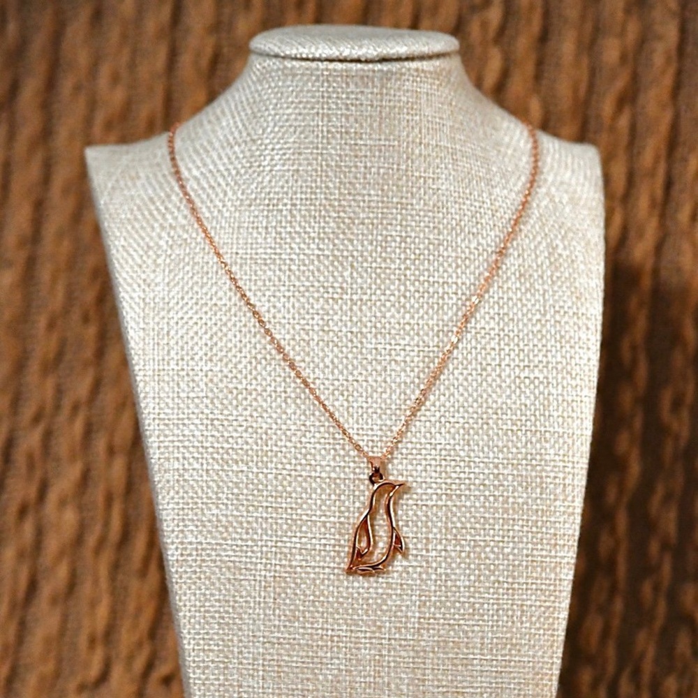 Elegant Rose Gold Penguin Pendant Necklace #001